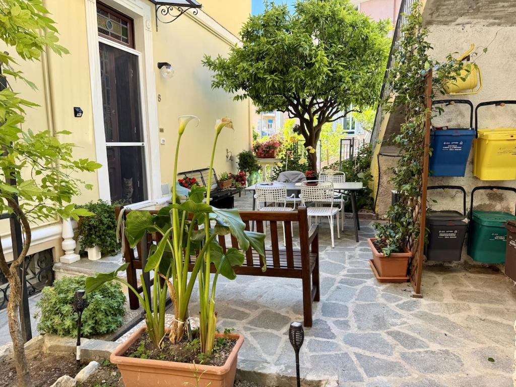 HOST4U - Honey's Home with Balcony and Garden in Imperia City Center - 4
