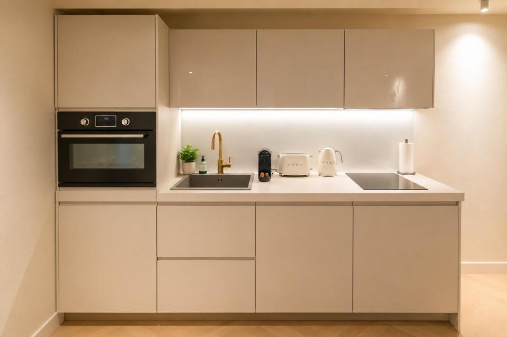 Basfroi Cosy Apartment 1 - 2