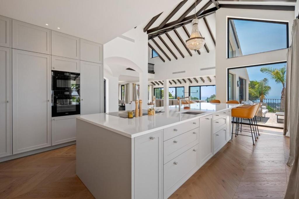 Luxury Villa, Gym, Sea Views & private pool - 5