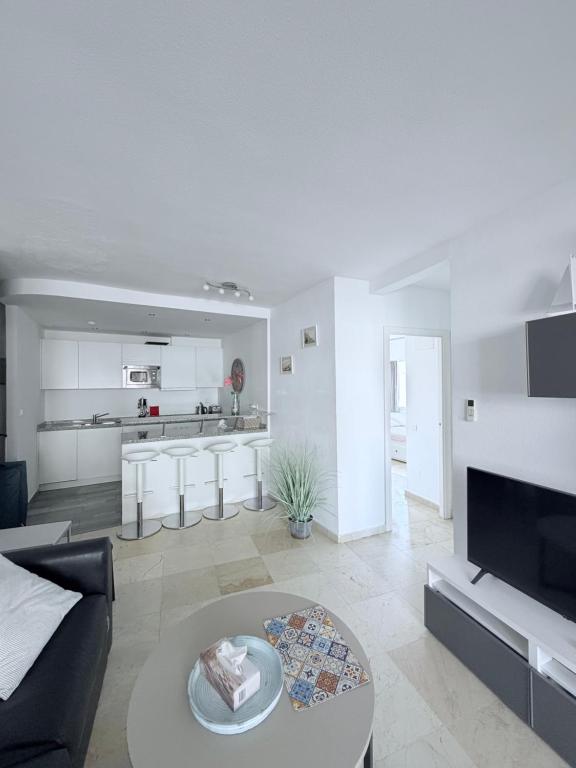 Estepona Port Apartment - Sea Views, Sleeps 6 - 2
