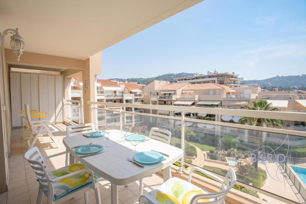 Elegant 2P avec piscine, garage et AC - 1