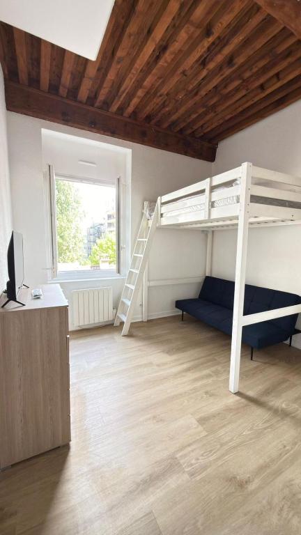 Séjour lyonnais idéal dans un studio cosy à Valmy - 1