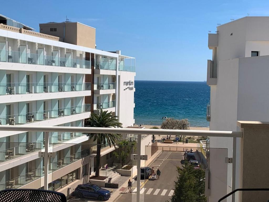 Beautiful ocean-view apartment in Roses - 1