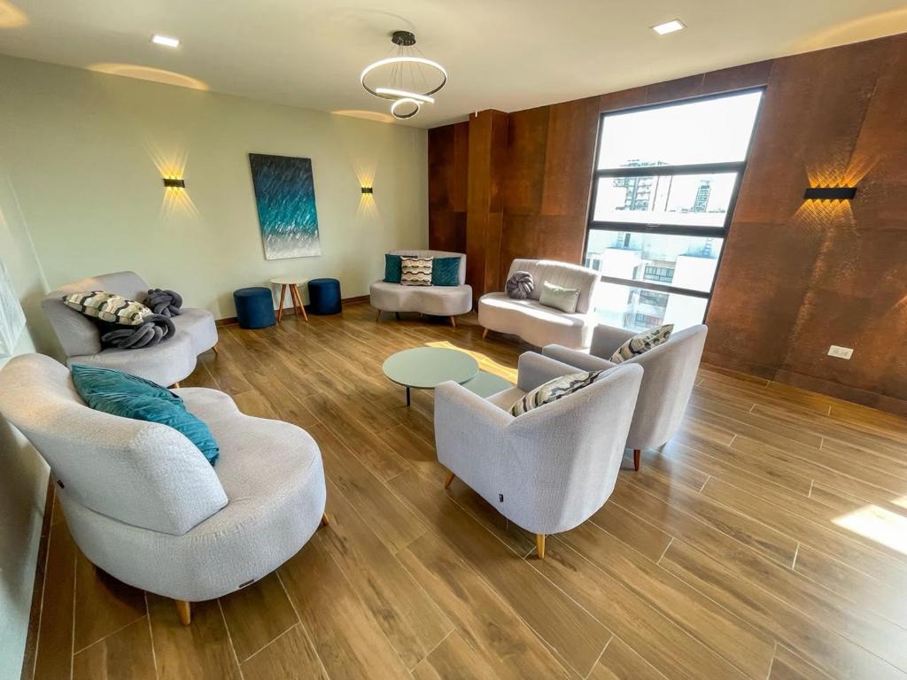 Equipetrol Suite Pool & Views - 3