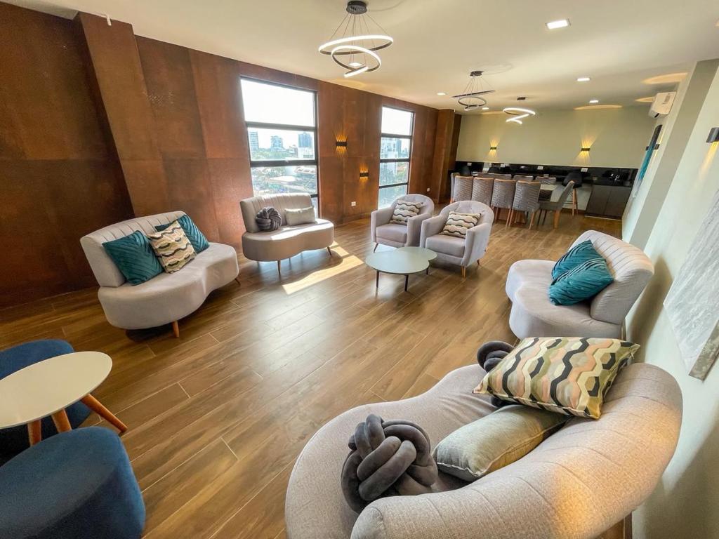 Equipetrol Suite Pool & Views - 4