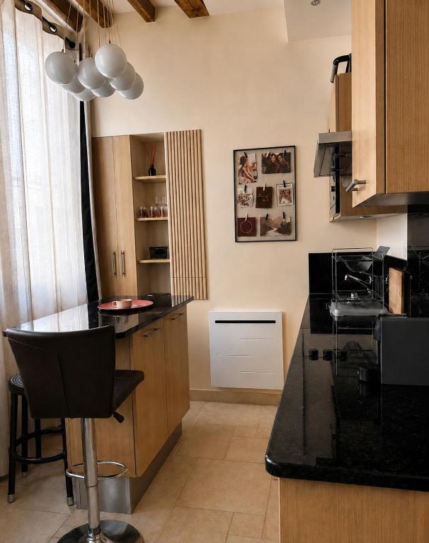 Charming studio with beams Rue du Cherche Midi - 3