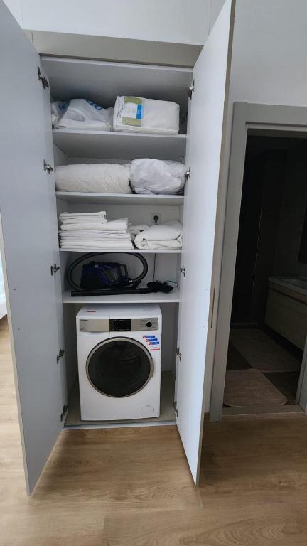 Luxury 2BR Residence Pool Parking Bar - 5