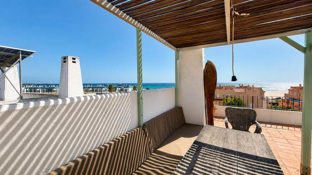 Penthouse with terrace and oceanfront views - 3