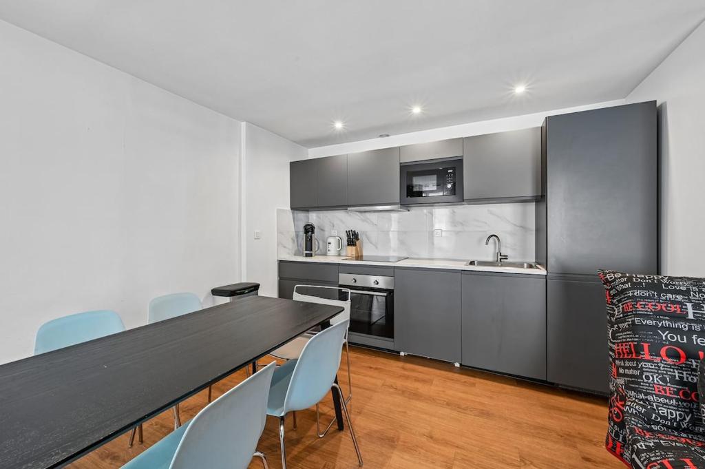 Modern Apartment near Eiffel Tower - 4