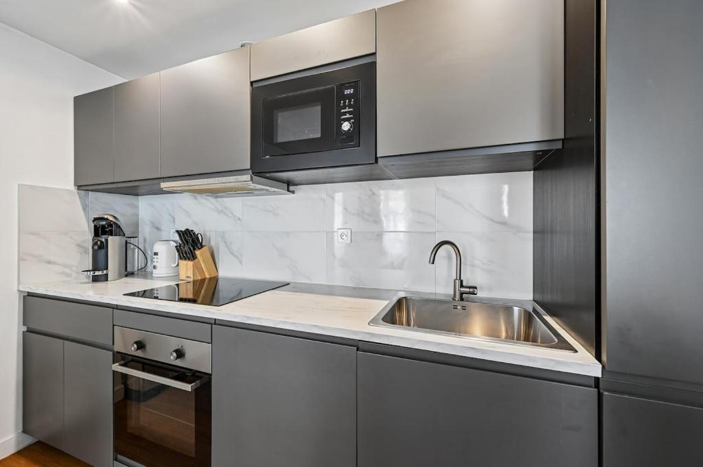 Modern Apartment near Eiffel Tower - 5