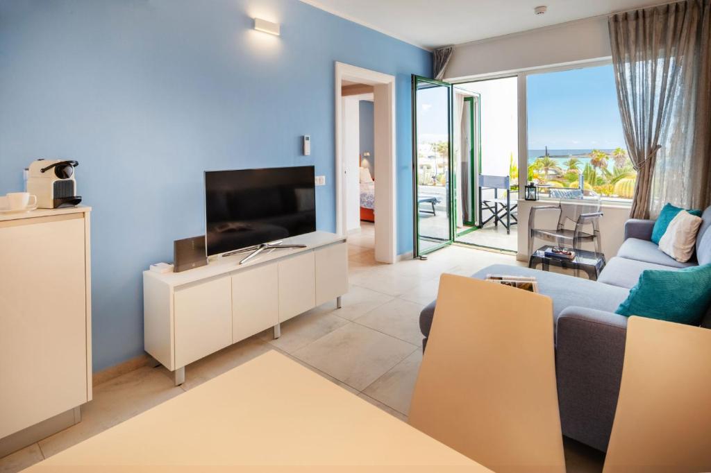 House of the Horizon Playa Las Cucharas VV penthouse with sea & pool view AIRCON - 3