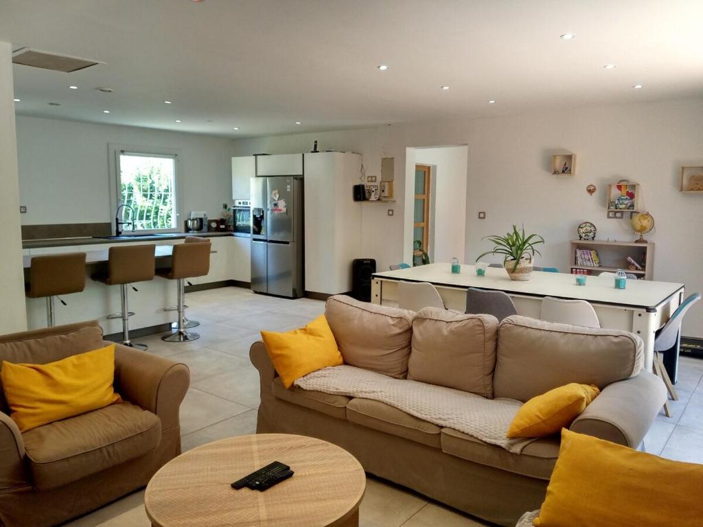 villa, private pool, countryside setting, beaches 5 min away - 3