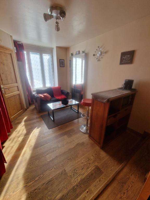 Petite maison rouge, studio lumineux, calme, confortable avec 1 lit - 3