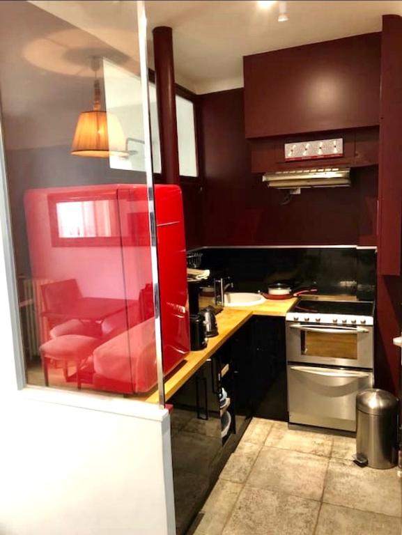 Charming little apartment place des Vosges Le Marais Paris - 3