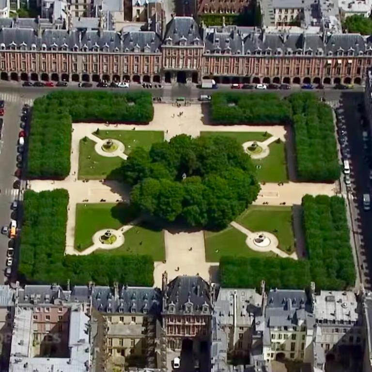 Charming little apartment place des Vosges Le Marais Paris - 5