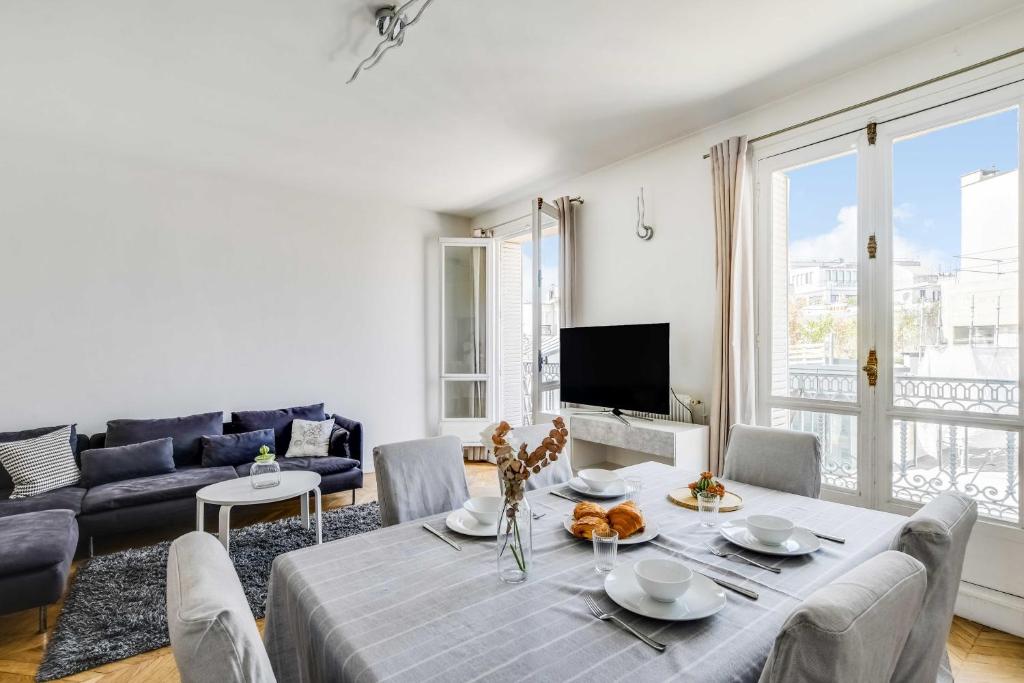 Spacious Apartment 1BR 4P - Champs-Élysées - 2