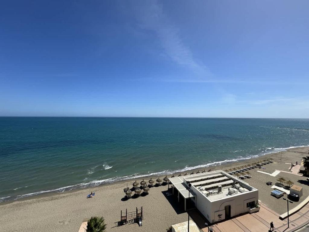 Beachfront 2 Bed Balcony & Sea Views - 5