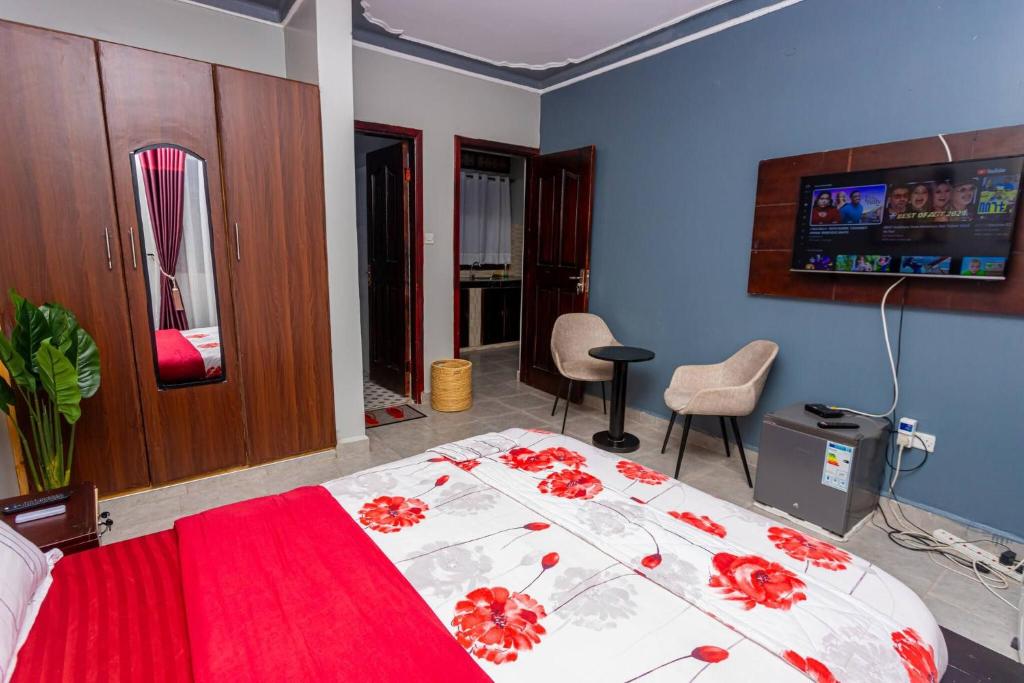 The Den Soroti Red White - 5