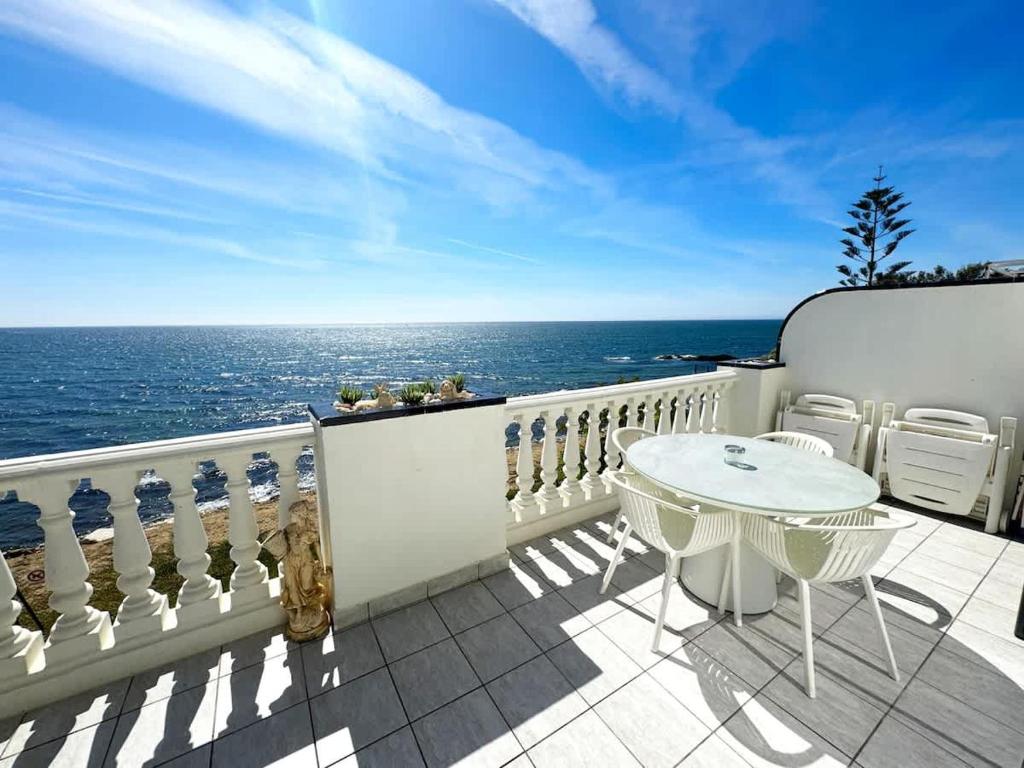 Panoramic Seafront Apartment with Terrace - 2