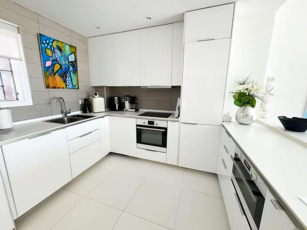 Panoramic Seafront Apartment with Terrace - 5