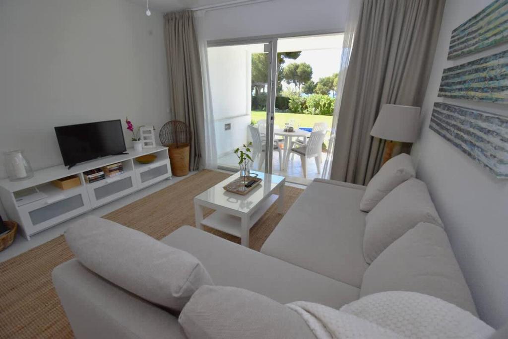 Ground Floor Apt with Pool & Garden Access - 4
