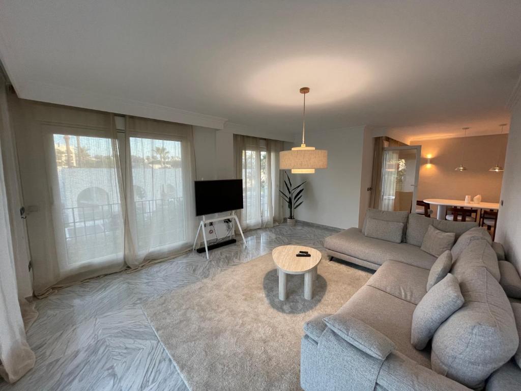 Apartamento en la Urb La Alcazaba Rio Verde - 3