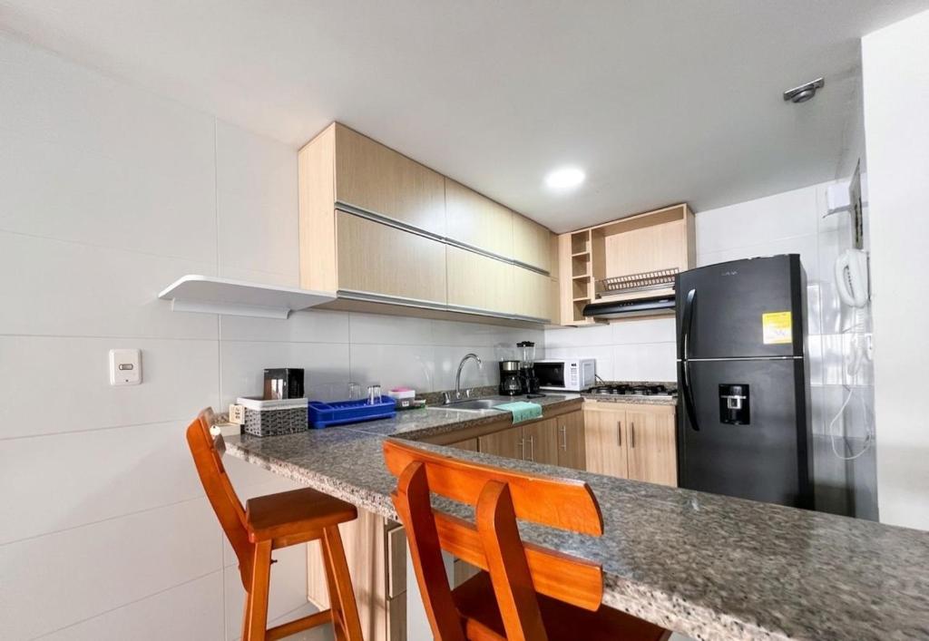 Family Oceanside Pool & Private Beach Access 3 BDRM Apartment - 4