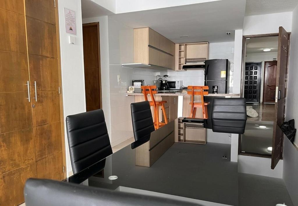 Family Oceanside Pool & Private Beach Access 3 BDRM Apartment - 5