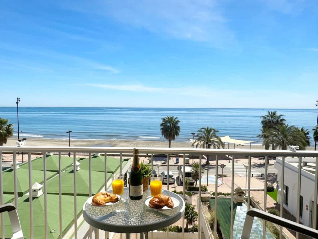 Beachfront 1-Bed Apartment with Stunning Views - 2