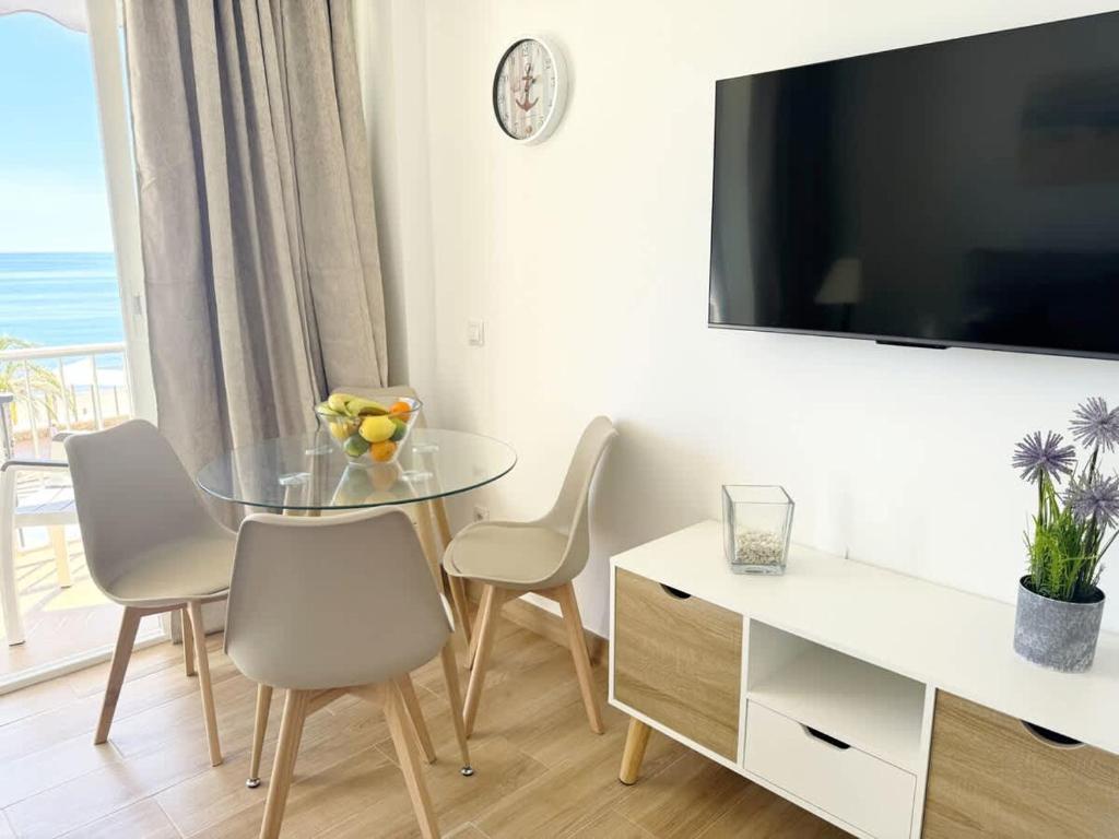 Beachfront 1-Bed Apartment with Stunning Views - 3