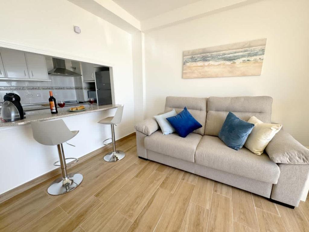 Beachfront 1-Bed Apartment with Stunning Views - 5