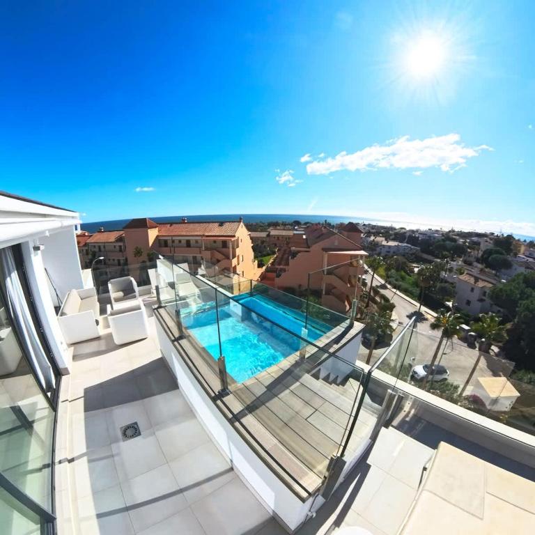 Top-Floor Apartment Private Pool & Sea Views - 3