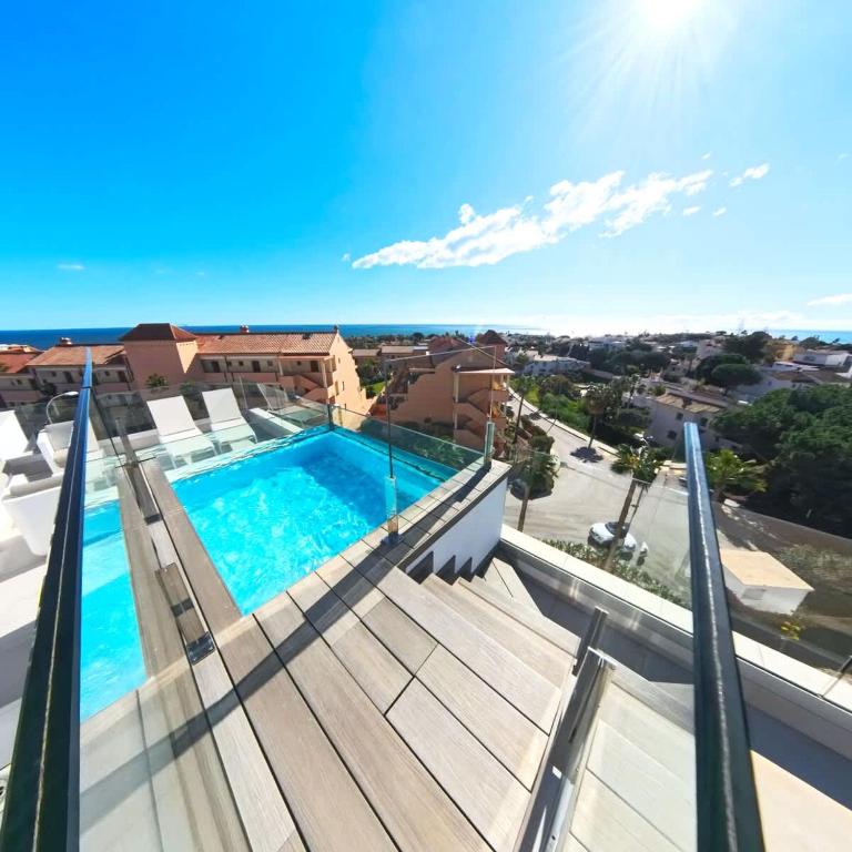 Top-Floor Apartment Private Pool & Sea Views - 4