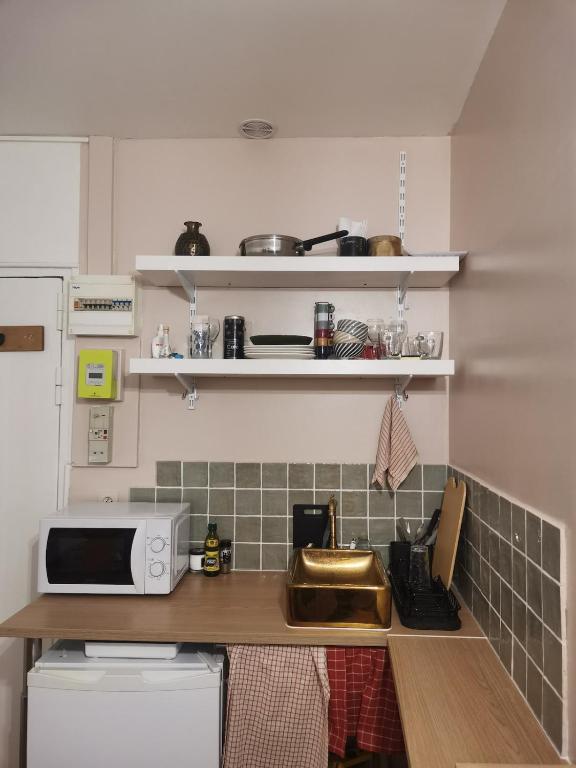 Cosy Studio in Artistic Belleville, Paris - 2