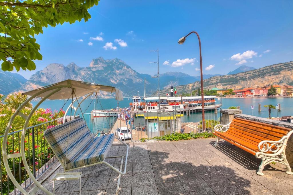 Villa Il Paradiso Di Gabri: Lake-View Villa with Garden - Happy Rentals - 3