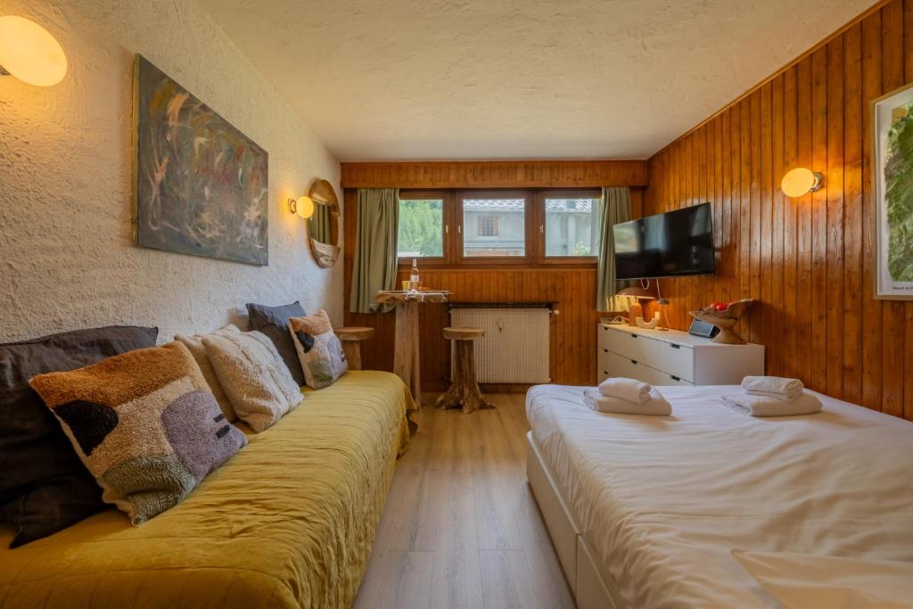 Studio de Balme w/Shared Pool & Near Slopes - Happy Rentals - 3