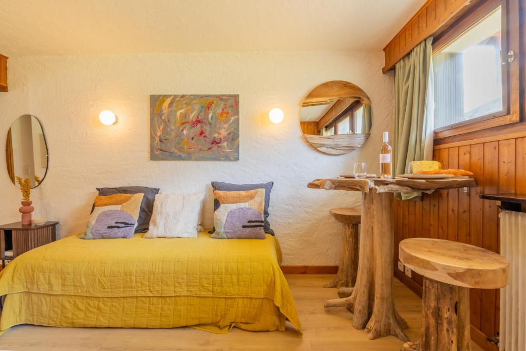 Studio de Balme w/Shared Pool & Near Slopes - Happy Rentals - 4