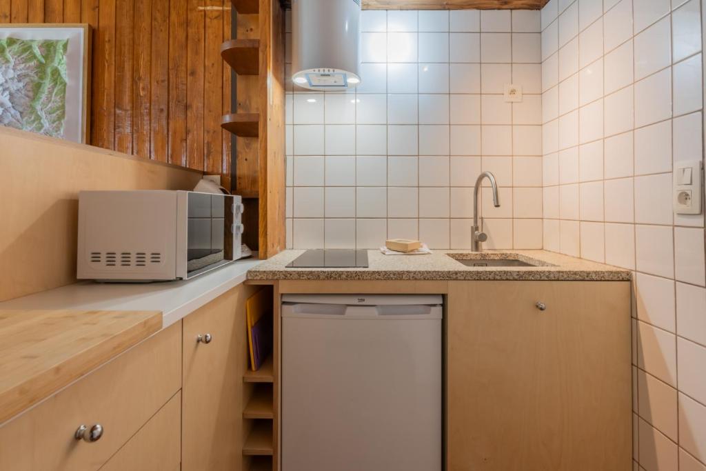 Studio de Balme w/Shared Pool & Near Slopes - Happy Rentals - 5
