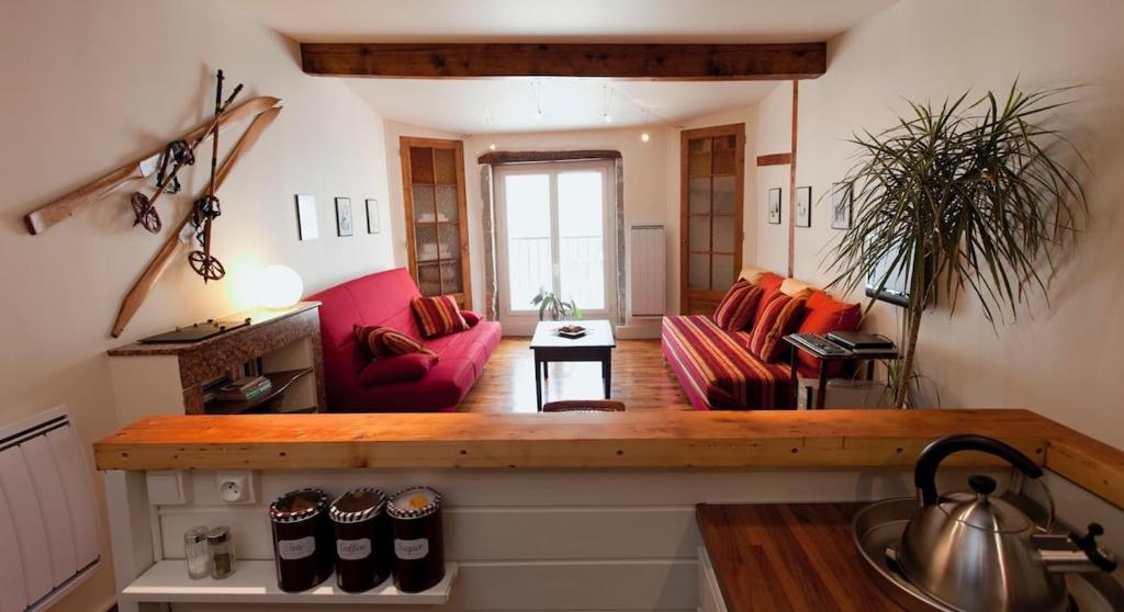 Historic Centre Studio, St-André & Bastille view! - 4