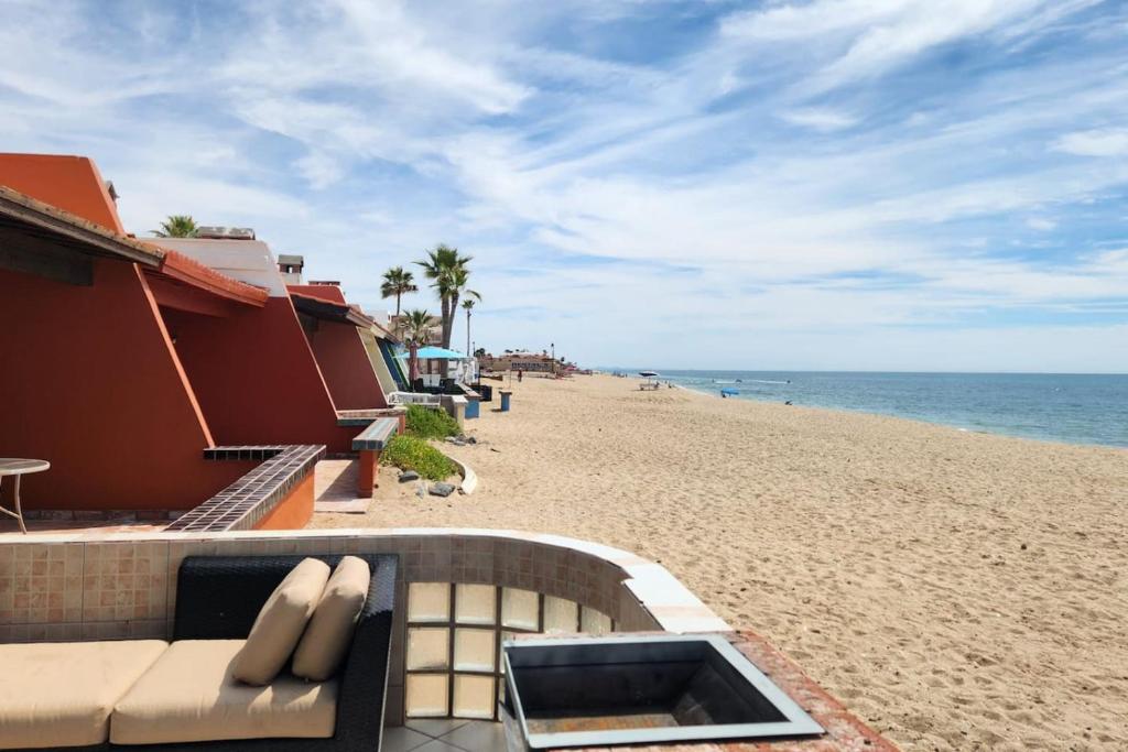 Las Brisas #8 Beachfront - On the sand and steps from Mannys for tacos & tequila - 3
