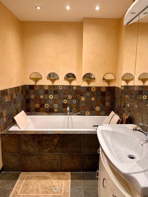 Beautiful and Luxurious - 3