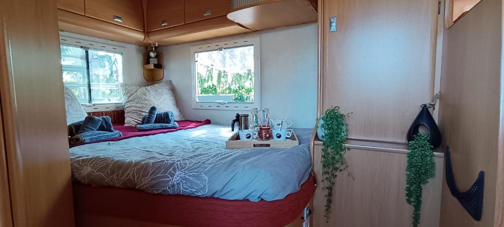 VERRECHEZNOUS - camping car et SPA - 4