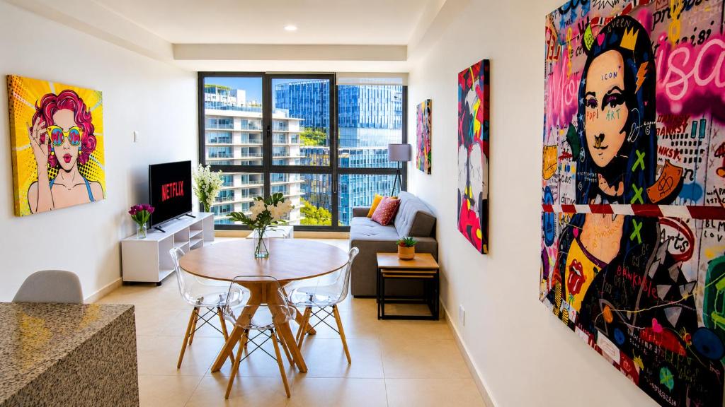 Stylish High-Rise, Pool, HotTubKing Size Bed - 4