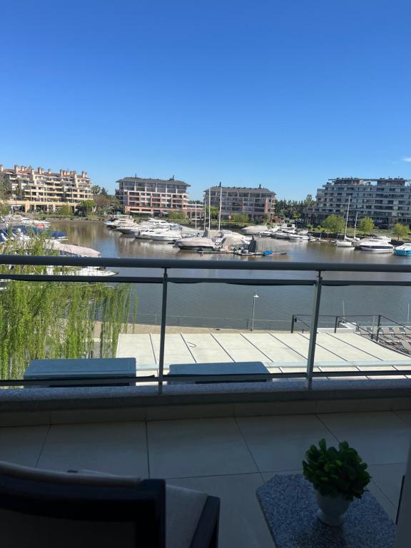 NORDELTA-CONDOMINIOS EN BAHIA GRANDE Dia-Semana-Mes - 5