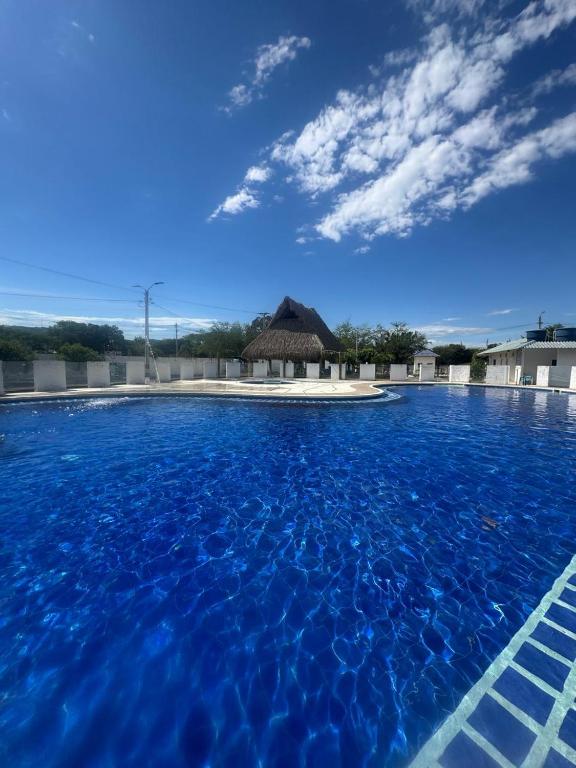 Casa Vacacional entre GIRARDOT Y FLANDES - 4