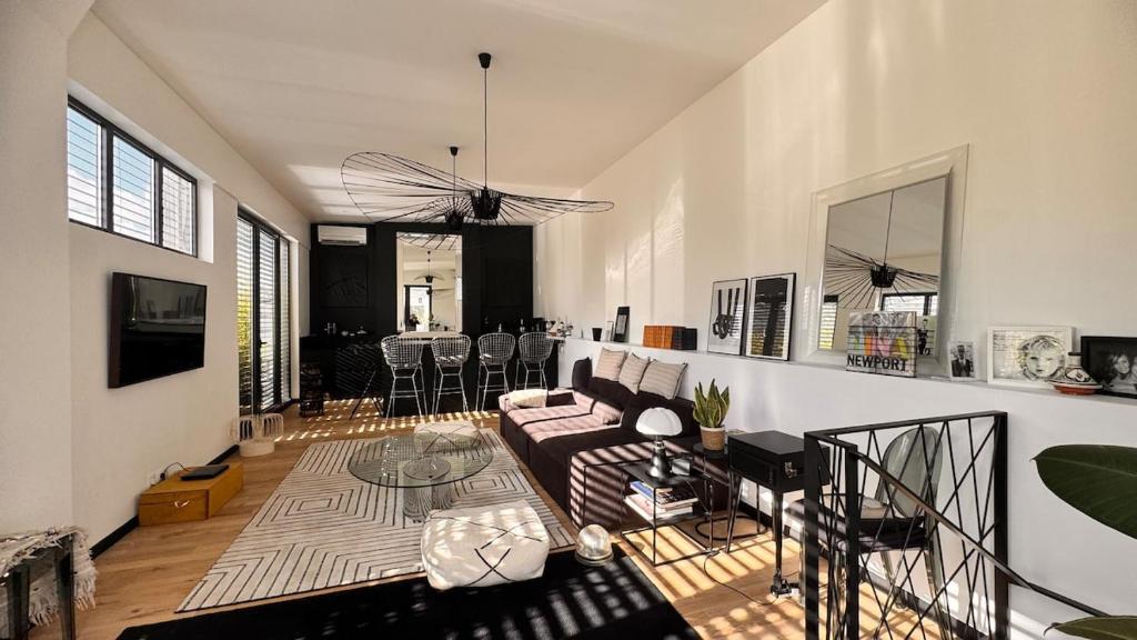 Elegant Duplex with Air Conditioning - 1