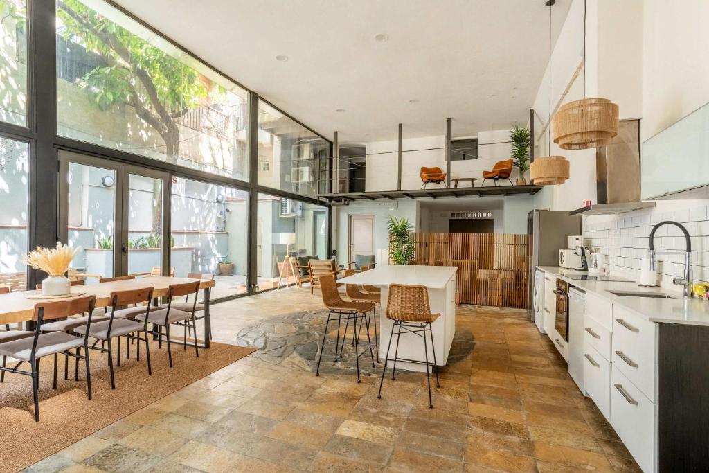 The Collection Barcelona - Huge duplex with private garden next to Las Ramblas - 1