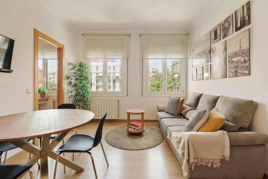 Enjoy Apartments Paz 2 - Bright apartment near Sagrada Familia - 1