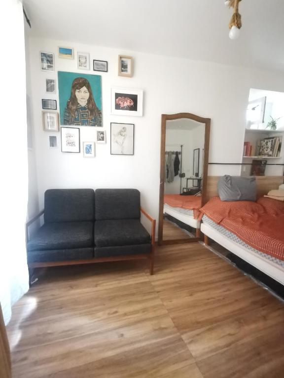 Cosy Studio in Artistic Belleville, Paris - 1