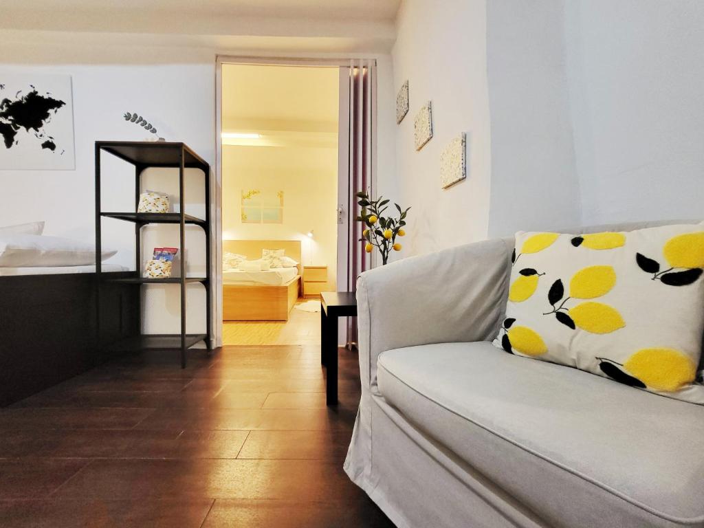 Casa Limone - City Center Apartment near Aquarium - 5